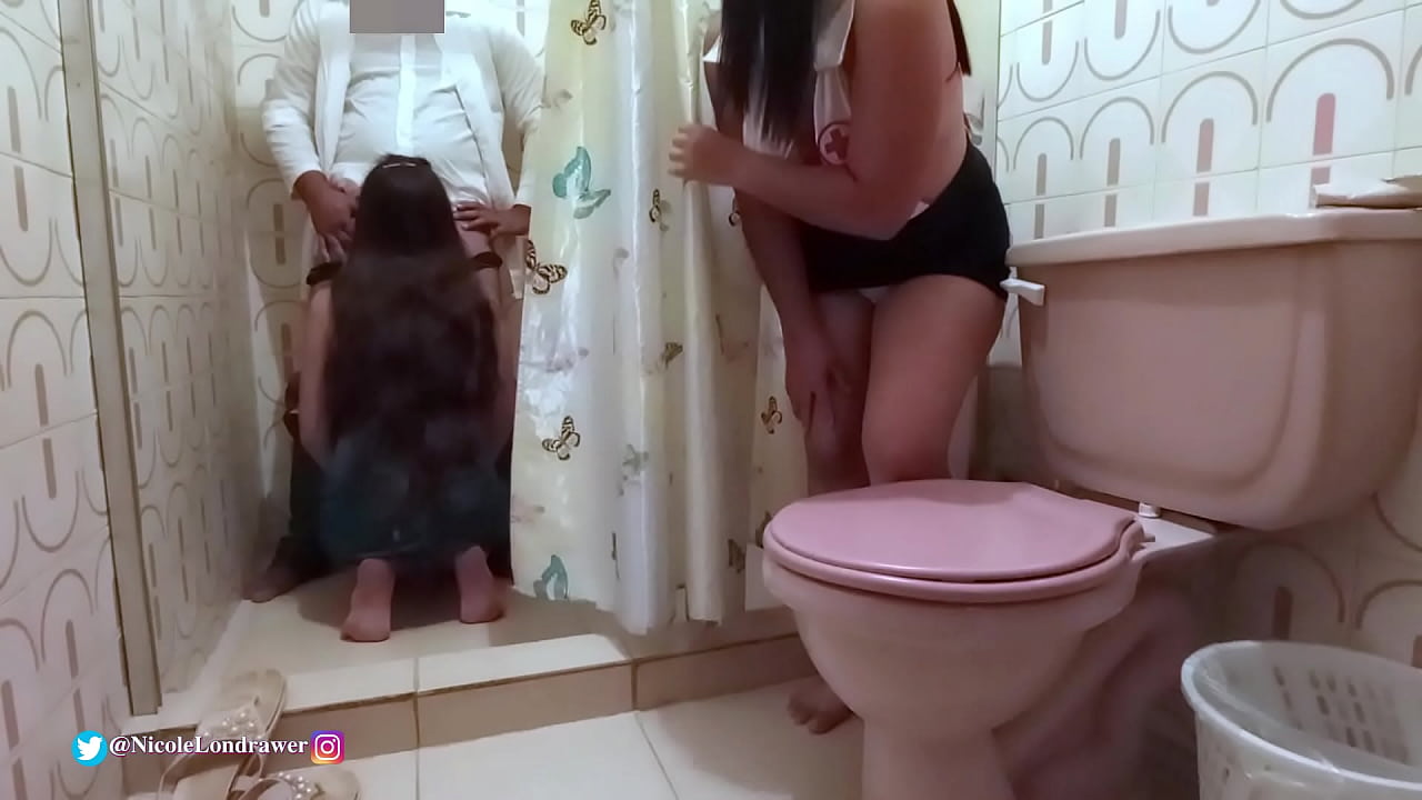 病院のトイレで医師が患者を犯しているのを看護師が発見 / PART 1 / NicoleLondrawer / Chiquicandy