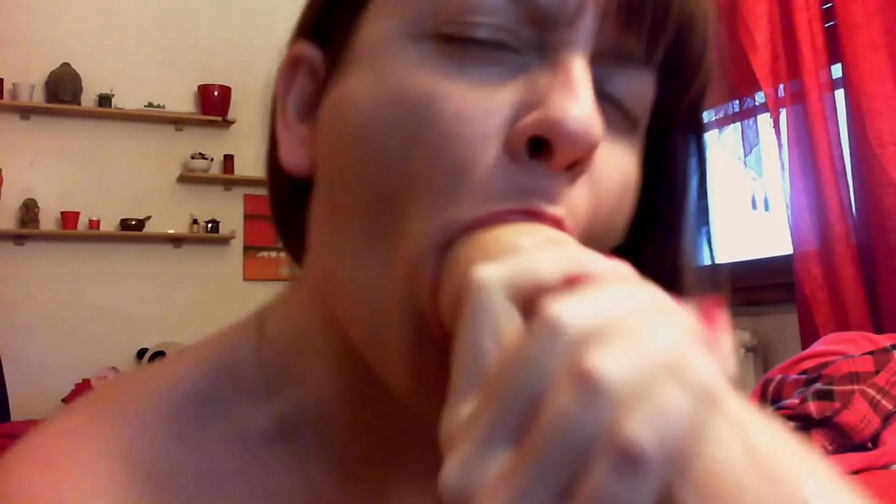 淫らな妹の素晴らしいオーガズム、口を開けて全部飲め